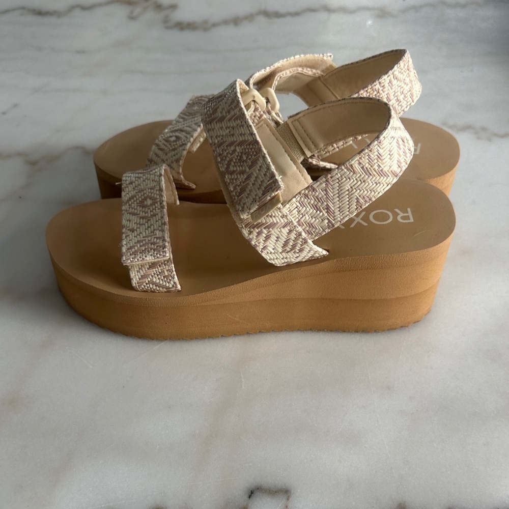 Roxy Women's Sandals with Cream Woven Straps NWT - Picture 3 of 6